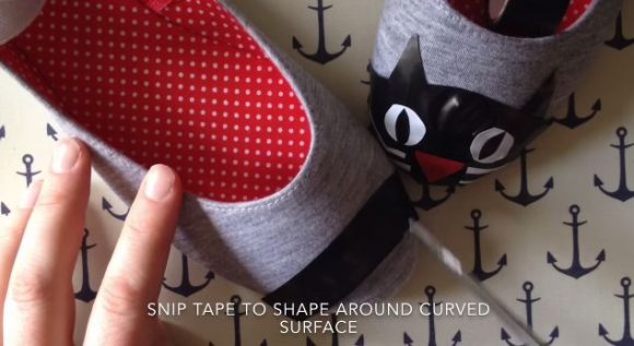 taping shoes